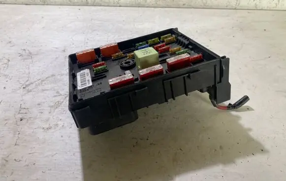 Volkswagen PASSAT B6 Fuse module 3C0937125 63592777