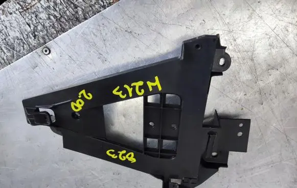 Mercedes-Benz E W213 Engine control unit holder A2135452240