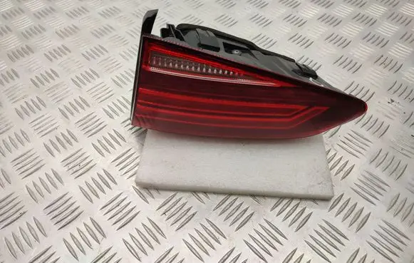 Volkswagen Golf VII Tailgate rear/tail lights 5G0945094AG 5G0945310C