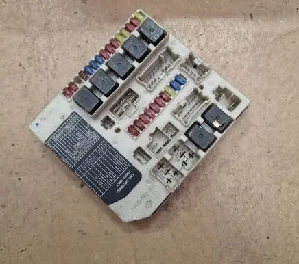 Nissan Micra Fuse box set 833K26 1272