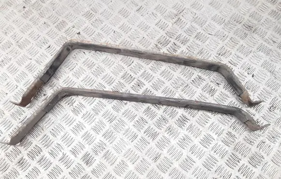 Fuel tank mounting bracket