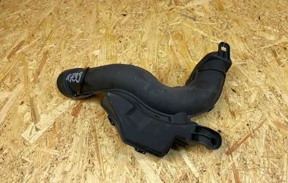 Nissan Juke I F15 Air intake duct part 70390750