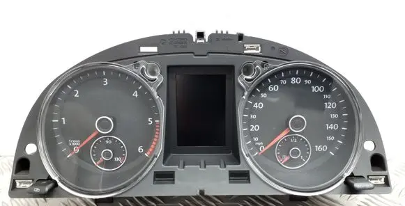 Volkswagen PASSAT B7 Speedometer (instrument cluster) 3AA920970E