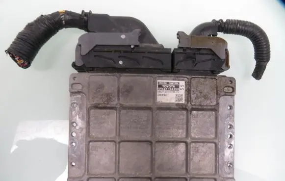 Toyota Auris 150 Engine control unit/module MB2753004893 8966102S50