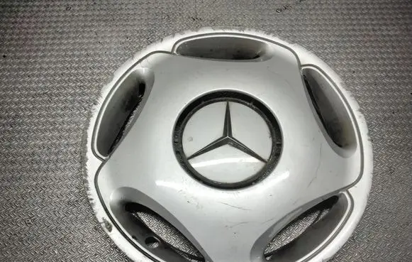 Mercedes-Benz E W210 R15 wheel hub/cap/trim A2104010024
