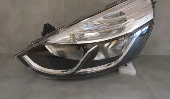 Toyota RAV 4 (XA40) Headlight/headlamp