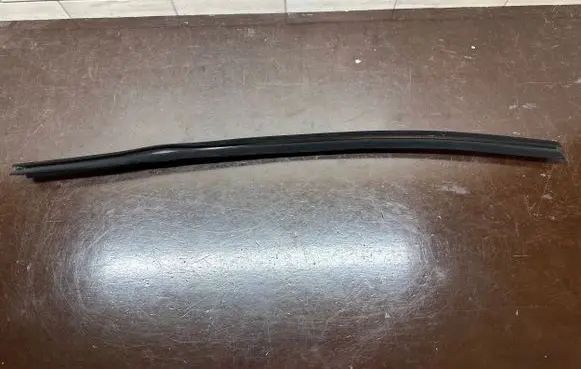 Renault Koleos II Rubber seal front door window/glass 