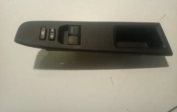 Toyota Yaris Electric window control switch