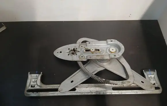Volvo XC70 Front window lifting mechanism without motor E521F