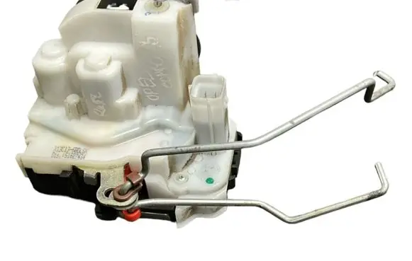 Opel Combo D Rear door lock 51827434 05S13 B792