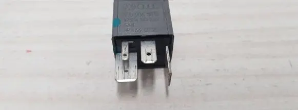 Audi A3 S3 8P Other relay 1J0906381B V23134B63X382 PA66GF25