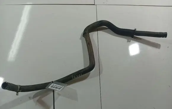 Engine coolant pipe/hose