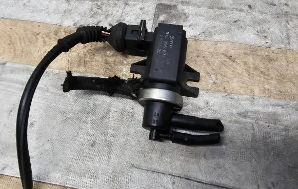 Audi A4 S4 B5 8D Turbo solenoid valve 1H0906627 977076 72190320