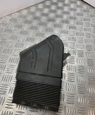 Audi A4 S4 B6 8E 8H Air intake duct part 8E0129617