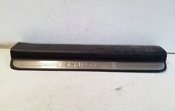 Chevrolet Captiva Front sill trim cover 20832152