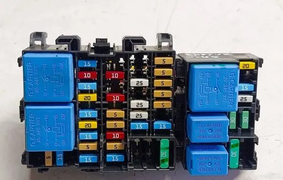 Renault Captur Fuse box set AWF501AW786952