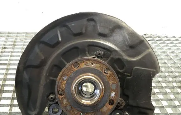 Volkswagen Golf VII Front wheel hub spindle knuckle