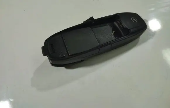 Mercedes-Benz CLS C219 Phone keyboard A2038201311