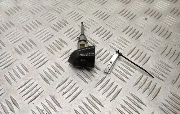 Hyundai i30 Front door lock (next to the handle) 