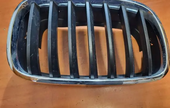 BMW X5 E70 Front bumper upper radiator grill 7171396