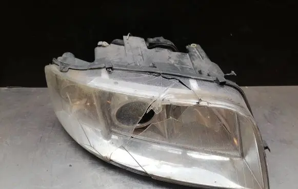 Audi A6 S6 C5 4B Headlight/headlamp 15593000