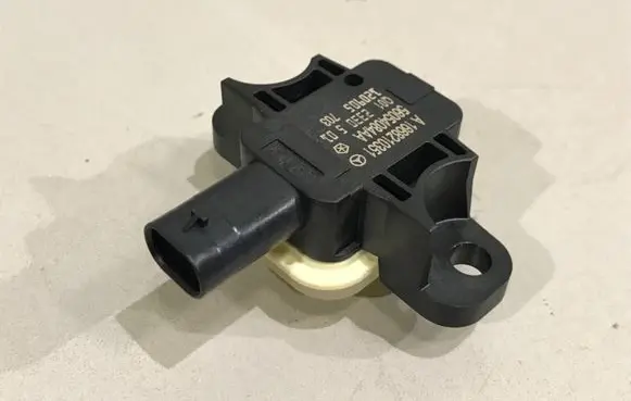 Mercedes-Benz ML W166 Airbag deployment crash/impact sensor A1668210351 56054084AA Q012330501