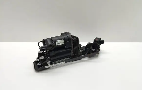BMW 5 E60 E61 Air suspension compressor/pump 6777827 677782703 37106777827