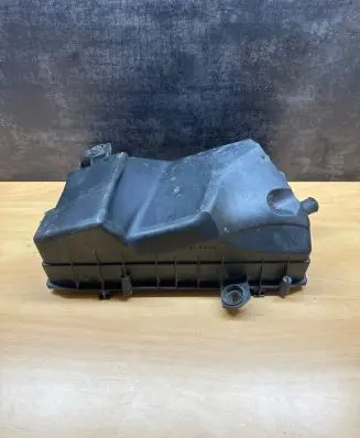 Volkswagen Golf IV Air filter box cover 9008147