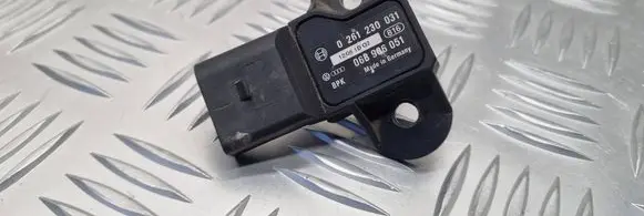 Volkswagen Golf V Air pressure sensor 0261230031 06B906051