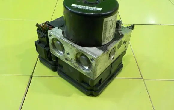 Ford Grand C-MAX ABS Pump BV612C405AF