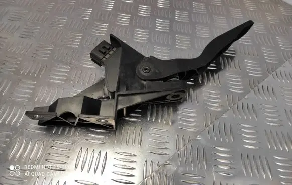 Ford Mondeo Mk III Accelerator throttle pedal 2S719F836AB