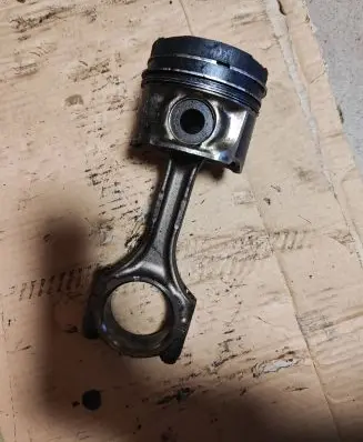 Toyota RAV 4 (XA30) Piston with connecting rod