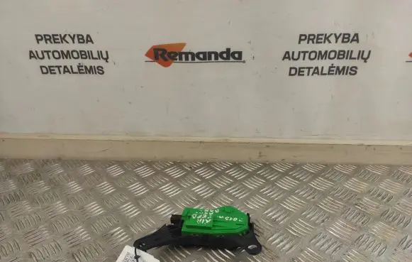 Fuel tank cap lock