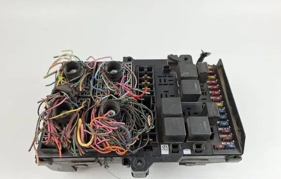 Chrysler Voyager Fuse box set P04707996AF