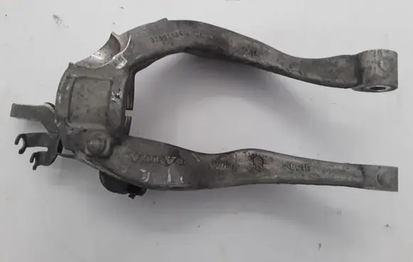 Volvo XC90 Lower shock absorber bracket 31681984