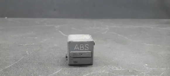 BMW 3 E30 Fuel pump relay 61361393403