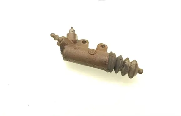 Toyota Avensis T270 Clutch slave cylinder 
