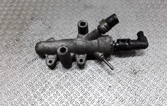 Opel Zafira B Fuel distributor 55168200