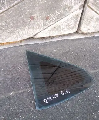 Nissan Qashqai Rear side window