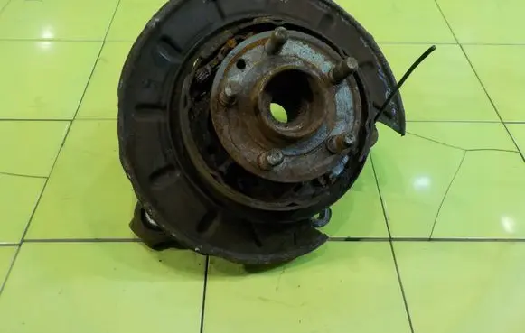 Lexus RX 300 Front wheel hub spindle knuckle 