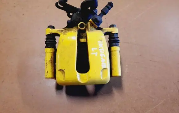 Opel Insignia A Rear brake caliper