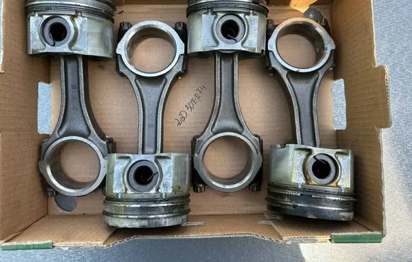 Nissan Patrol Y61 Piston with connecting rod 12010VC101 121002W200
