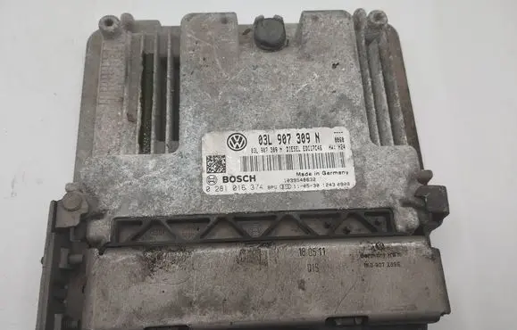 Volkswagen PASSAT B7 Engine control unit/module 03L907309N 0281016374