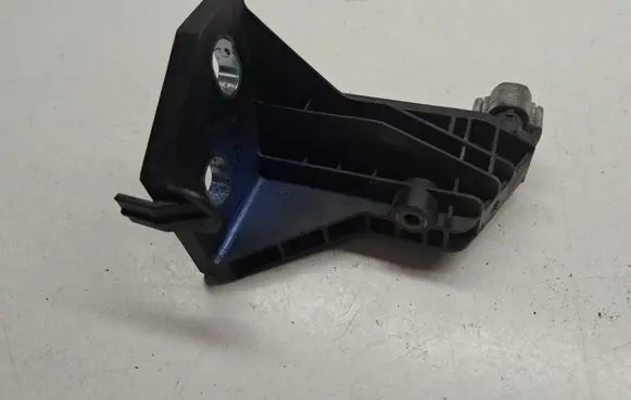 Mercedes-Benz C W205 Radiator mount bracket 2055014420 A2055014420