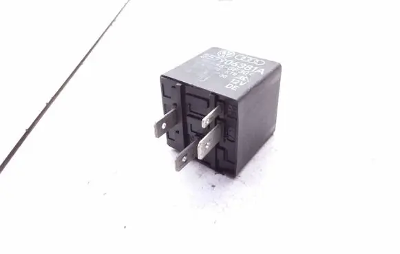 Audi A3 S3 8L Hazard warning light relay 357906381A