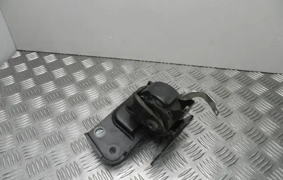 Toyota RAV 4 (XA40) Engine mount bracket VD16759