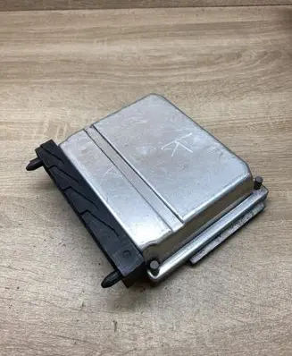 Volvo V70 Engine control unit/module ECU 08677708A 0281010319