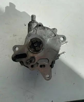 Volkswagen Jetta V Vacuum pump 03G145209