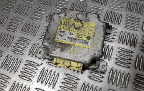 Mitsubishi Colt Airbag control unit/module mr359828 X6T42471
