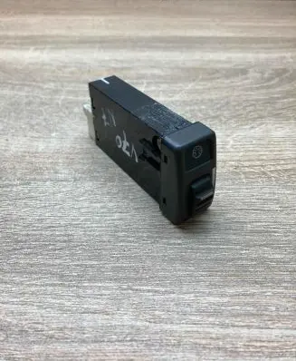 Volvo V70 Light switch 6849861